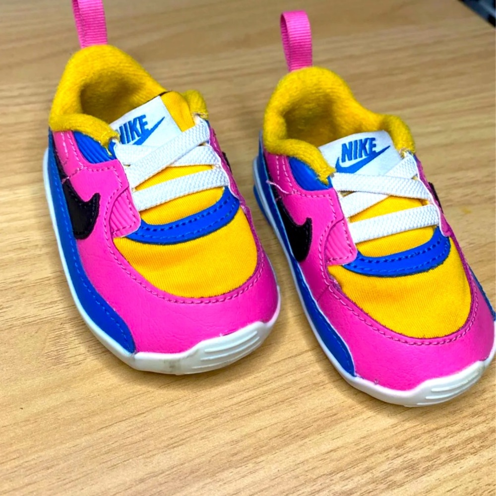 Girls Nike Shoes .